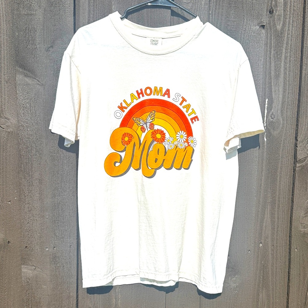 Oklahoma State Mom tee shirt flower power orange print cream short sleeve M